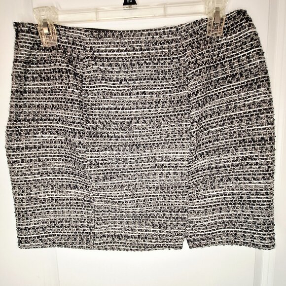Tahari Dresses & Skirts - Tahari Boucle Mini Skirt Sz 12